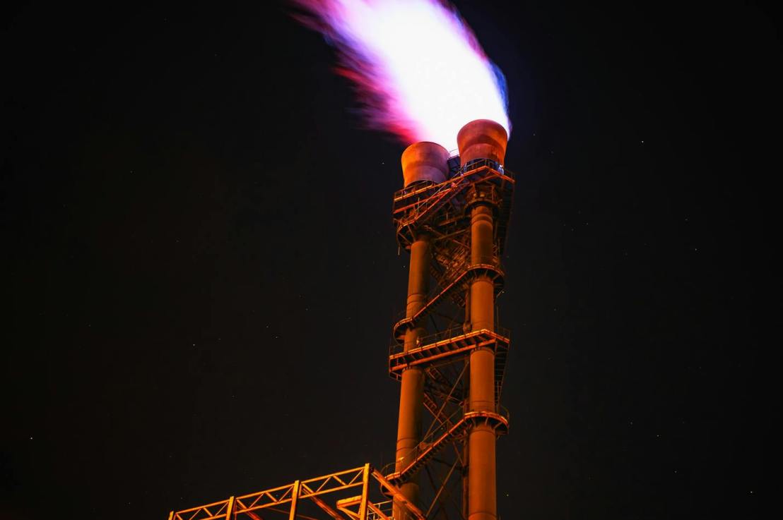 Why Hydrogen is Oxidized First in Combustion&nbsp;Reactions